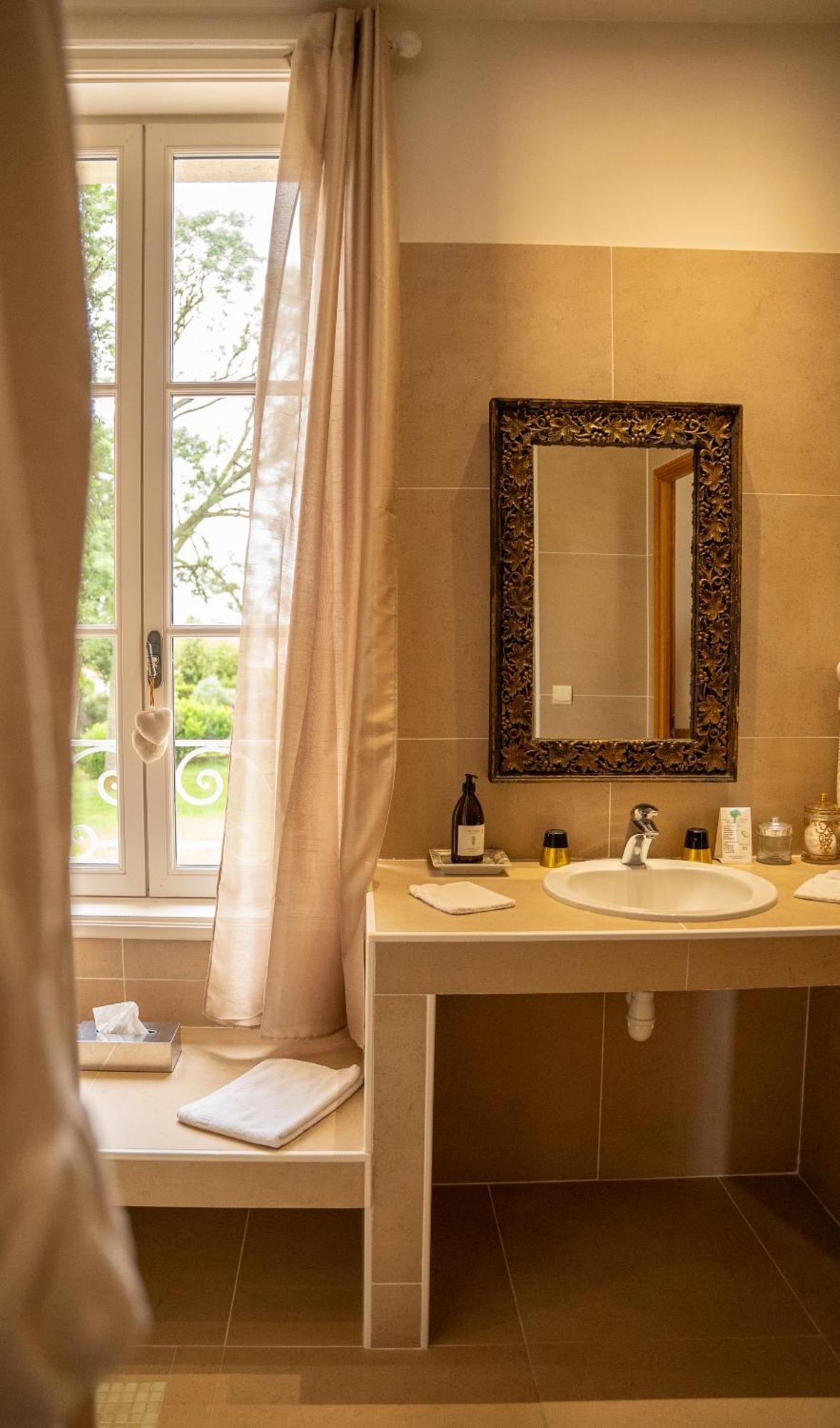 Chateau De Lussac Lussac  Habitación foto