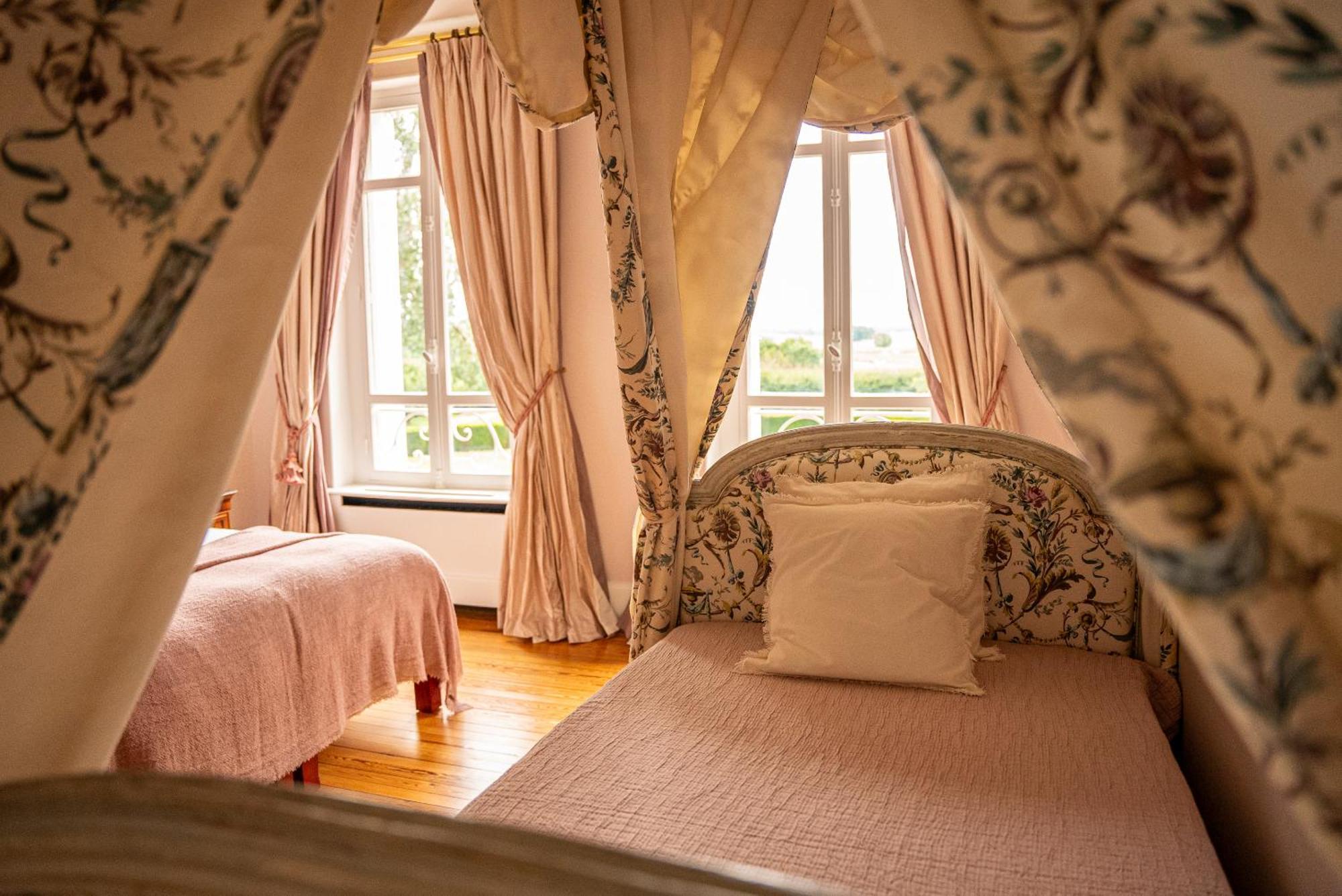 Chateau De Lussac Lussac  Habitación foto