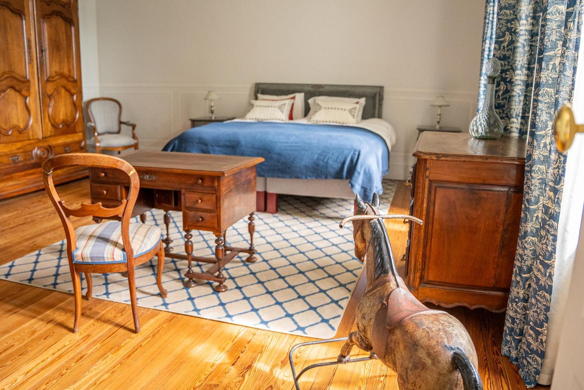 Chateau De Lussac Lussac  Habitación foto